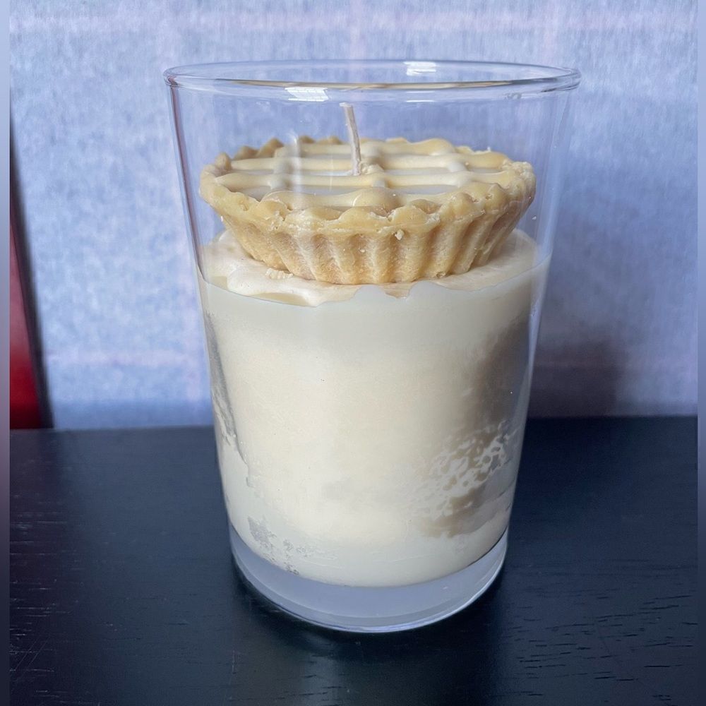Apple Crisp Oat Latte Hand-poured Soy Wax Holiday Candle Made in Turkey - Picture 5 of 8